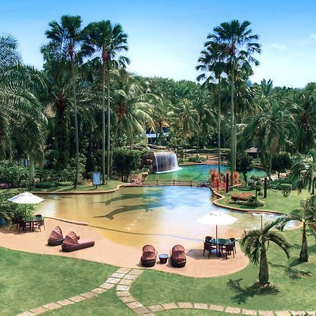Cyberview Resort & Spa Cyberjaya Bagian luar foto The resort's lagoon