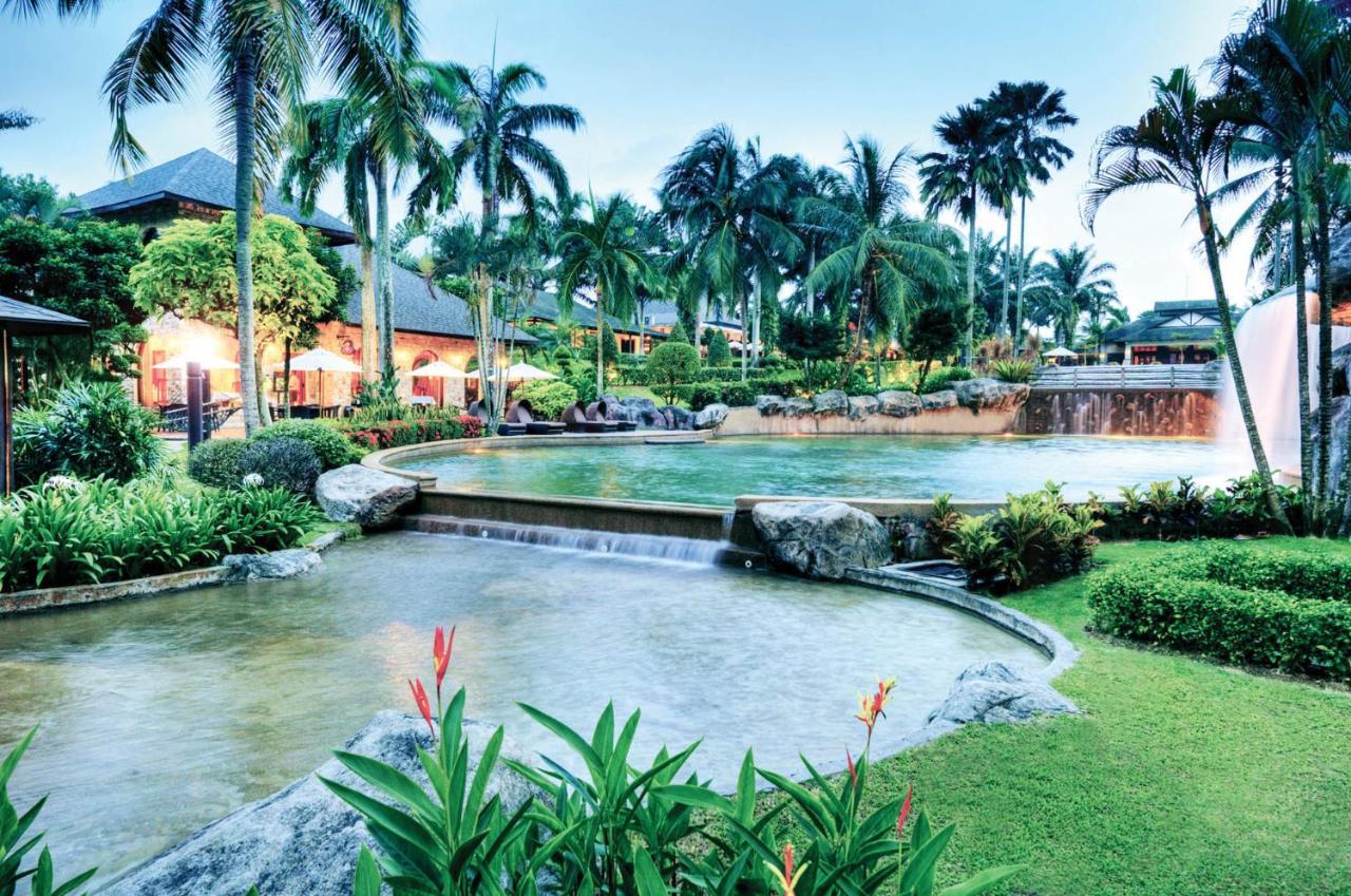 Cyberview Resort & Spa Cyberjaya Bagian luar foto The pool at the Shangri-La Hotel, Manila