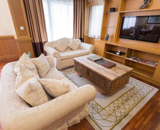 Cyberview Resort & Spa Cyberjaya Bagian luar foto A living room with a television