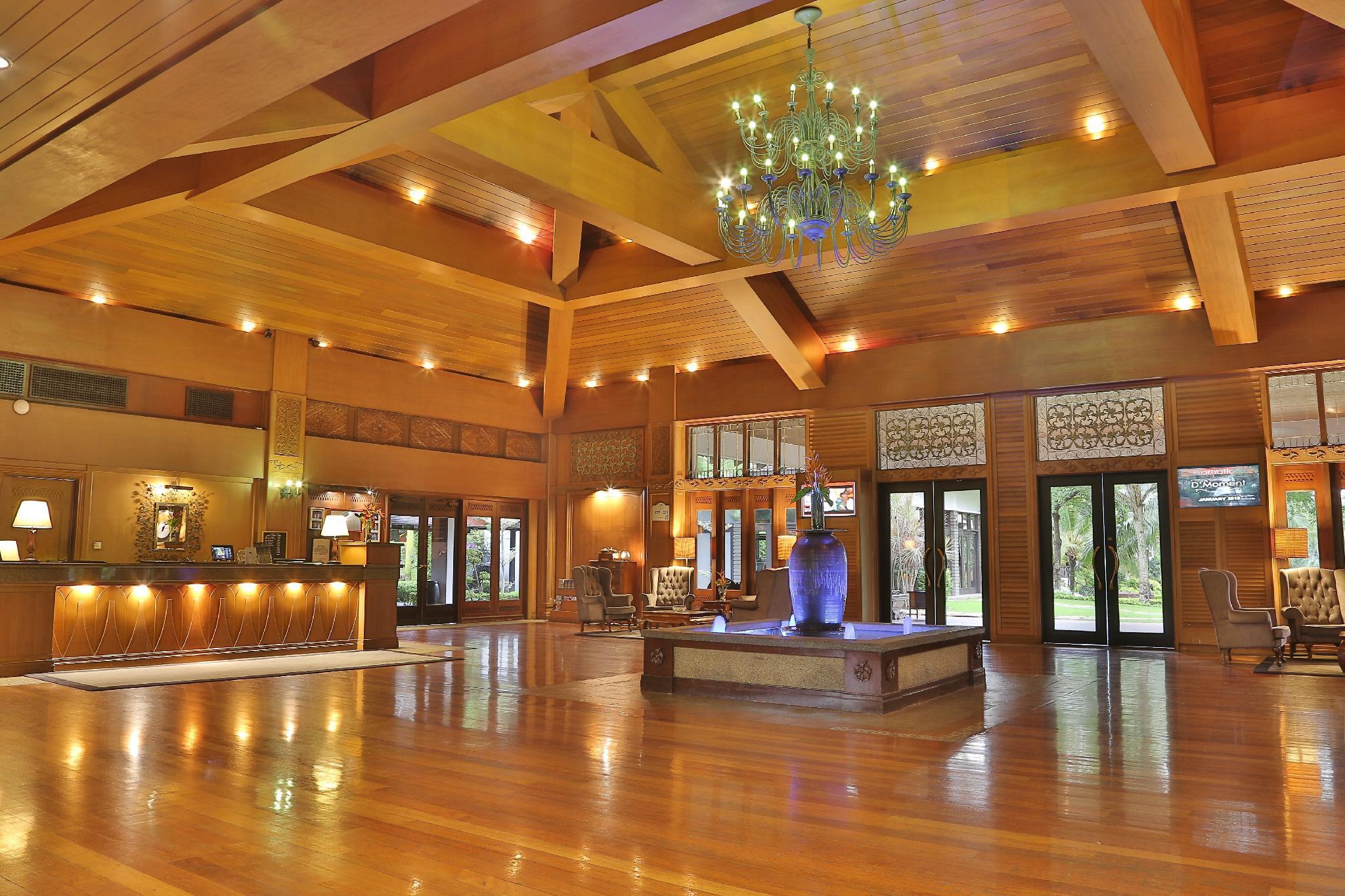 Cyberview Resort & Spa Cyberjaya Bagian luar foto The interior of the clubhouse at the St. Johns Country Club