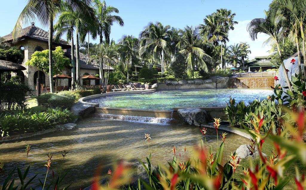 Cyberview Resort & Spa Cyberjaya Fasilitas foto The pool at the Shangri-La Hotel, Manila