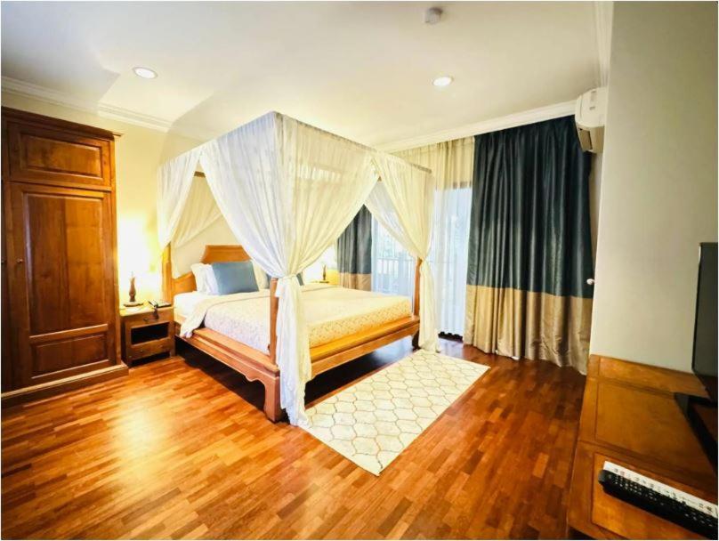 Cyberview Resort & Spa Cyberjaya Bagian luar foto A bedroom at the hotel